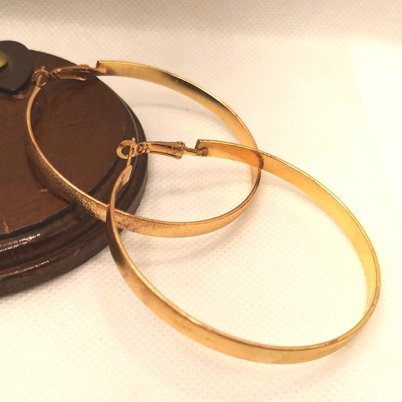 Vintage large textured hoops - Picture 2 of 3